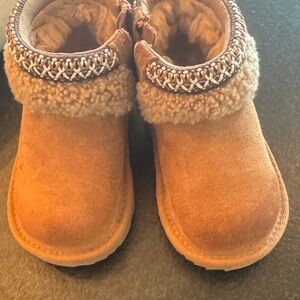 UGG Kids Chestnut Suede Shearling-Lined Boots